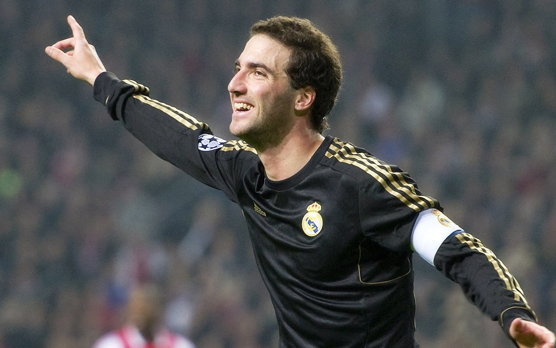 德布劳内归来点燃快船主场激情，首场即展现耀眼状态，观众沸腾全场！